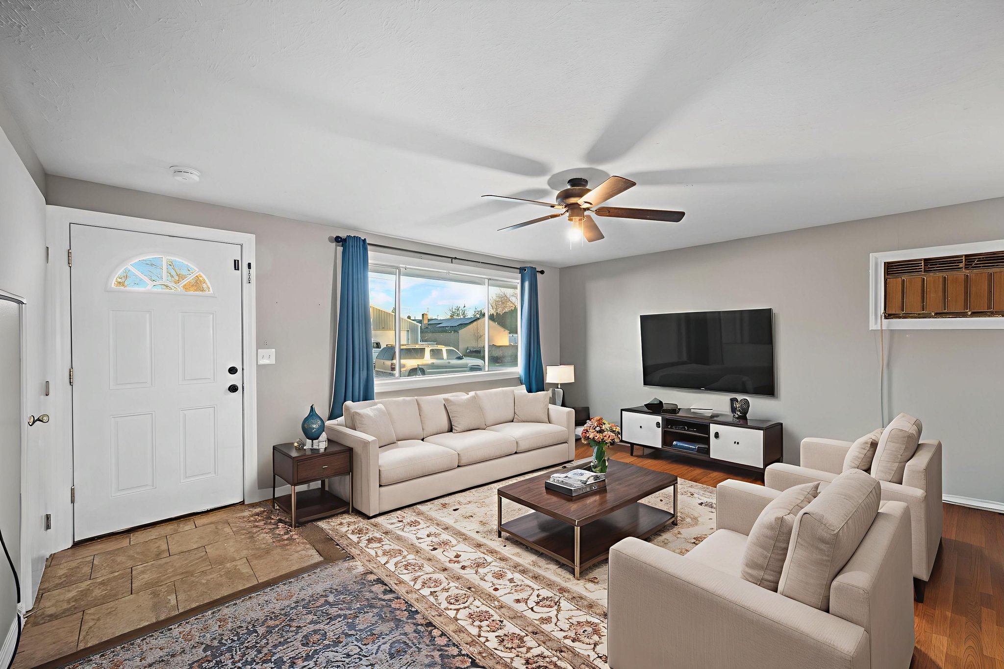 DSC_3634 virtually staged.jpeg