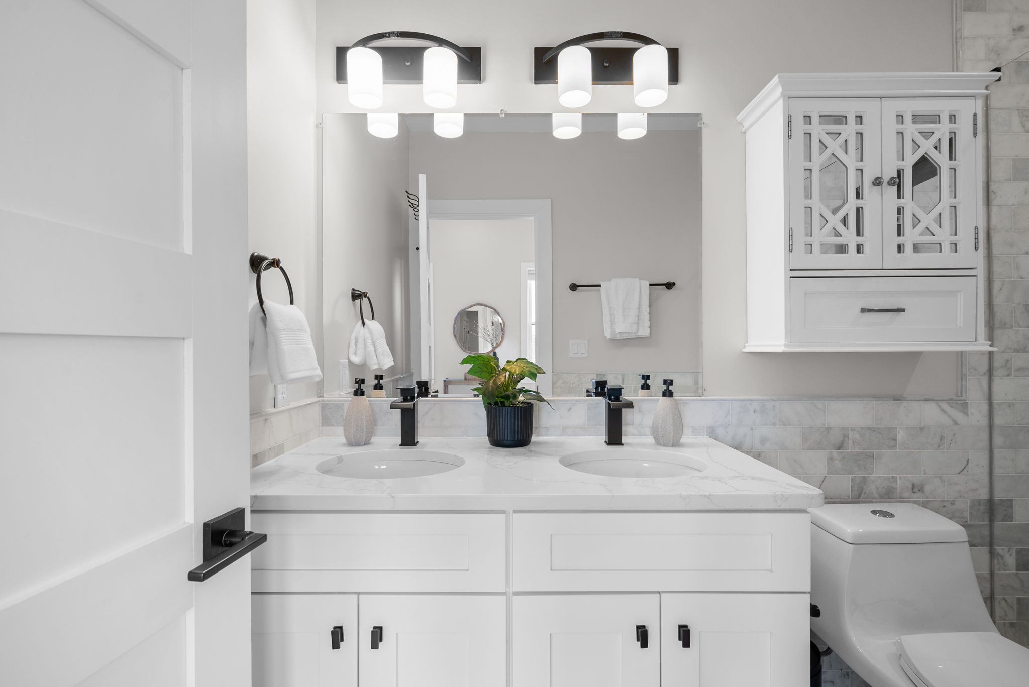 Upper-level bath with a double vanity