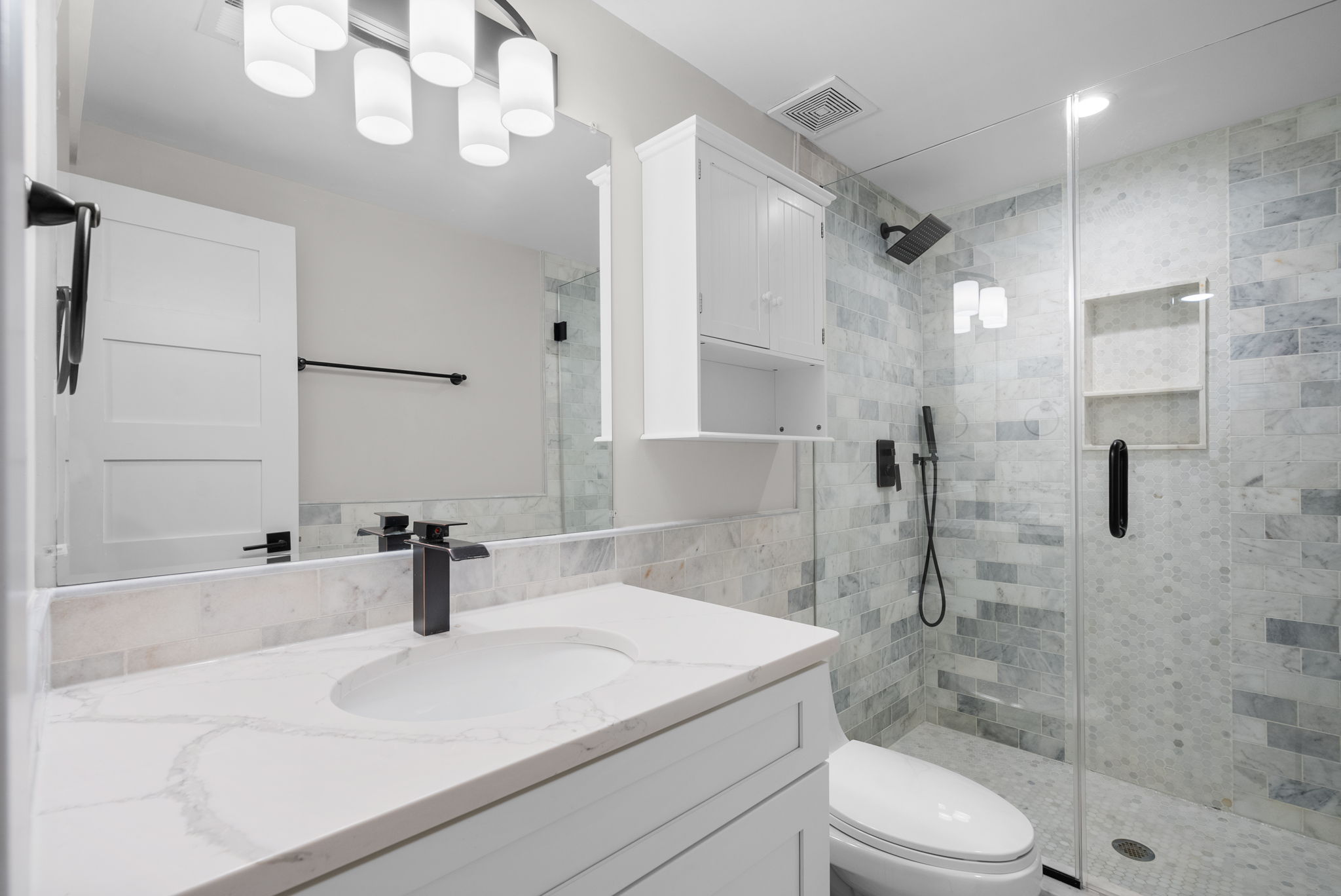 Lower-level full bath