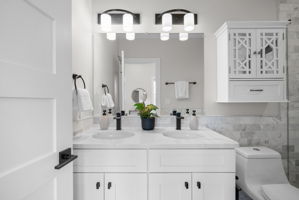 Upper-level bath with a double vanity