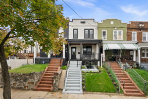 Federal-style brick rowhome, built 1926, in the heart of Petworth