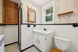 Full bathroom main level.jpg