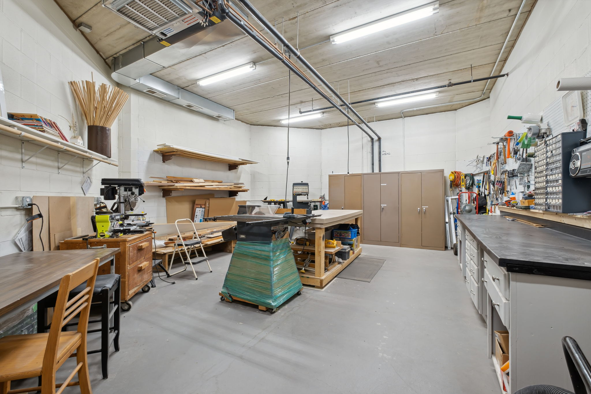 17_Interior