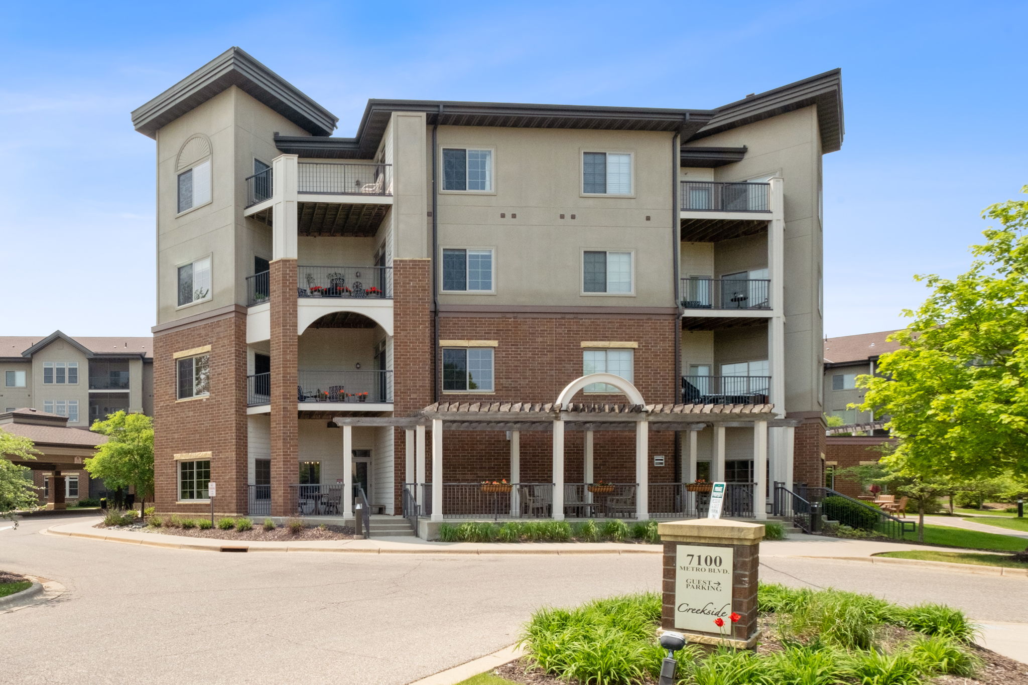 01_Exterior
