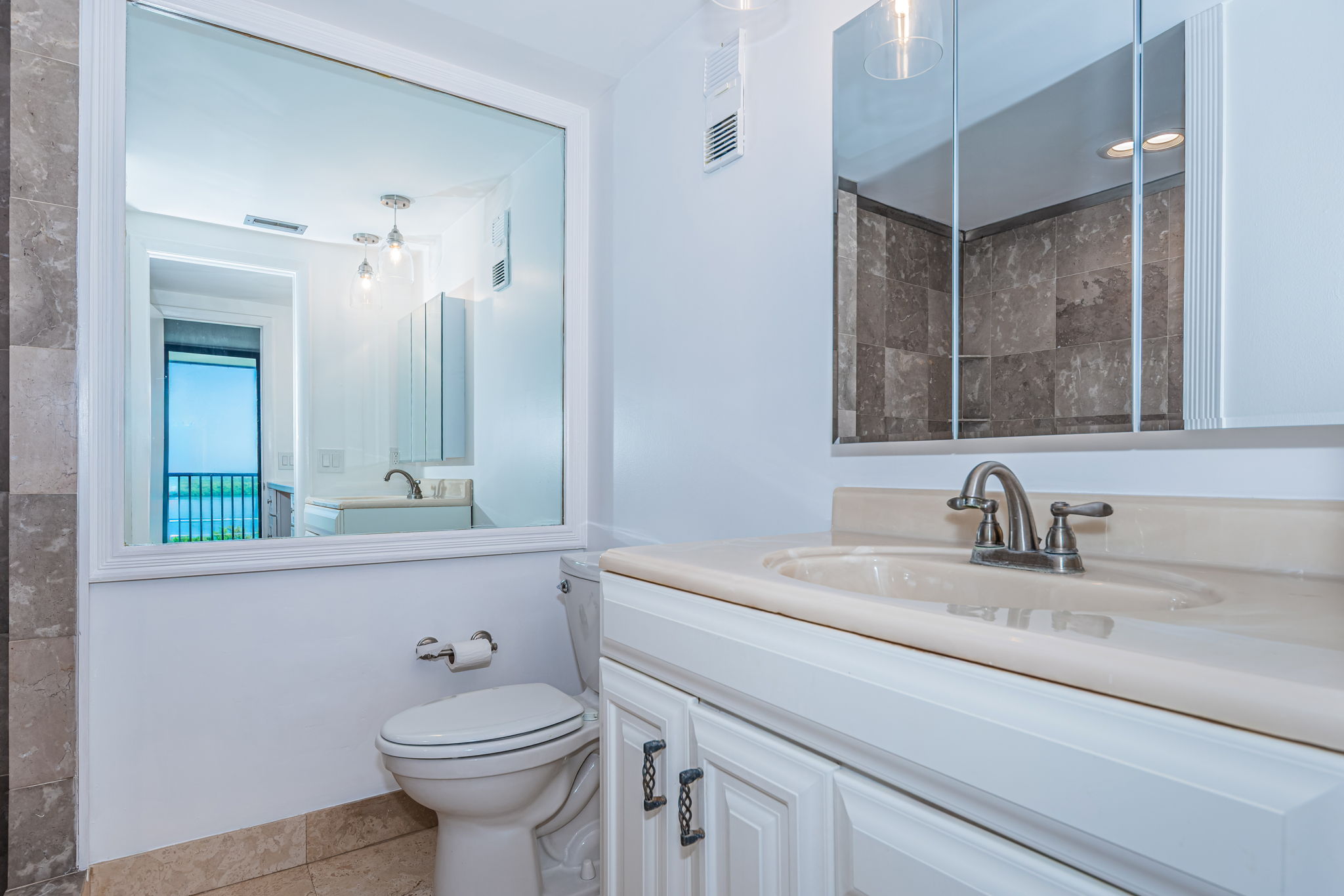 Bathroom 1b