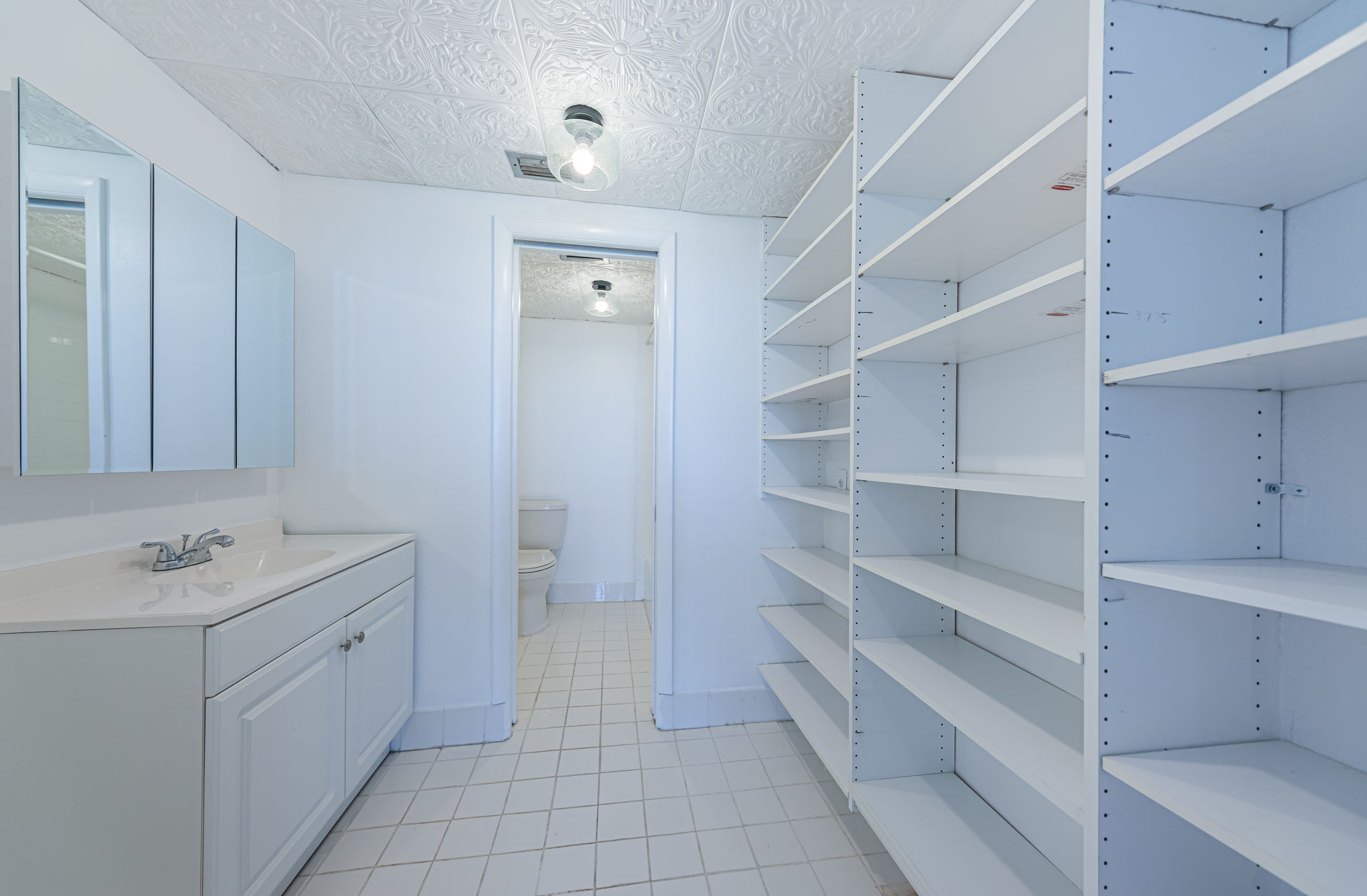 Bathroom 2a-2