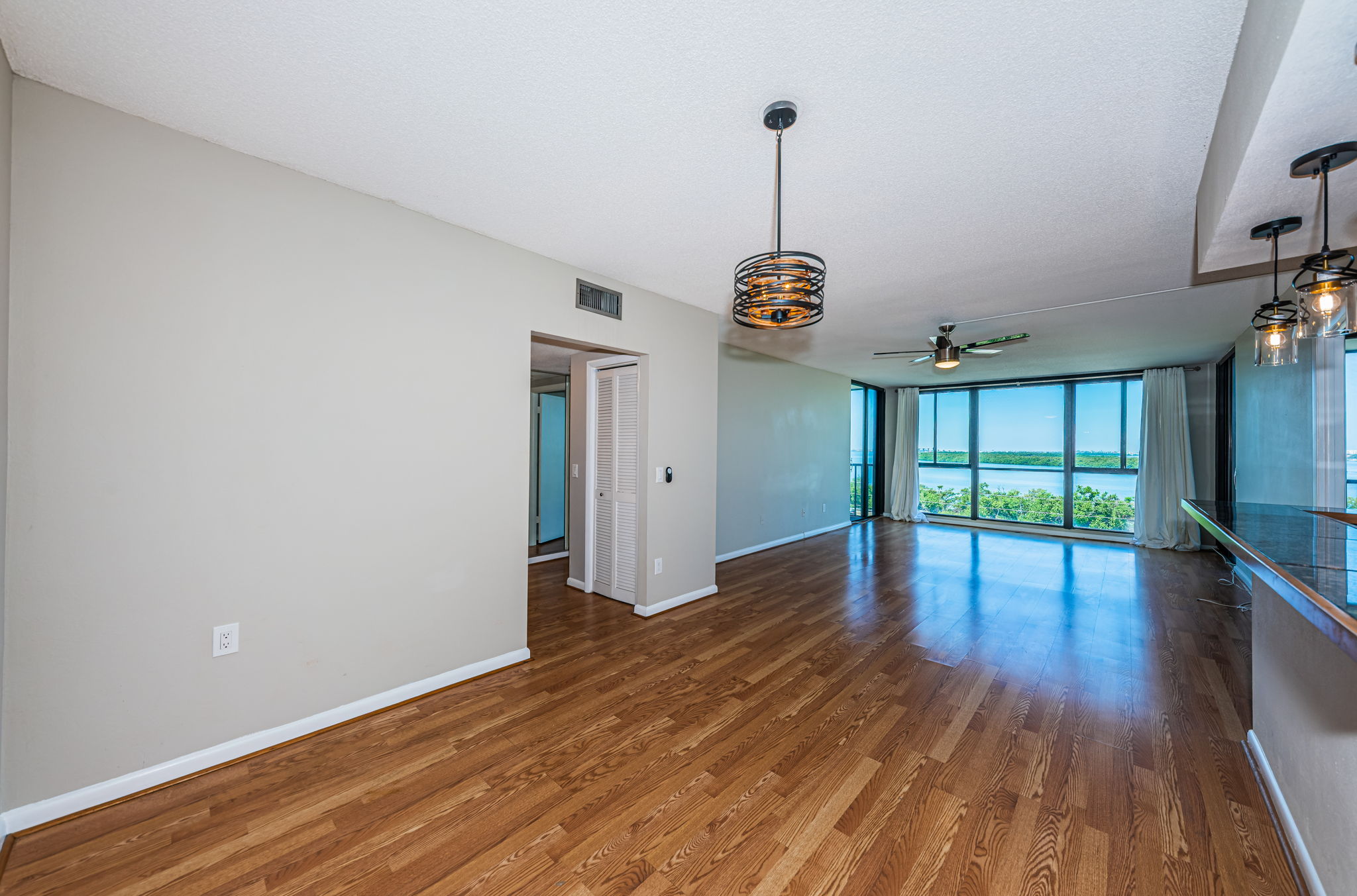 Dining Room 2-2