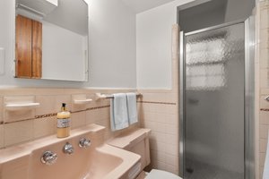 Lower Level 1 Full Bath