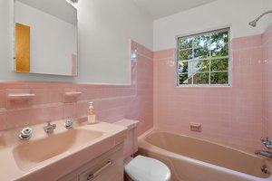 Upper Level 1 Full Bath