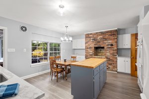 Kitchen with Center Island & Brick Oven