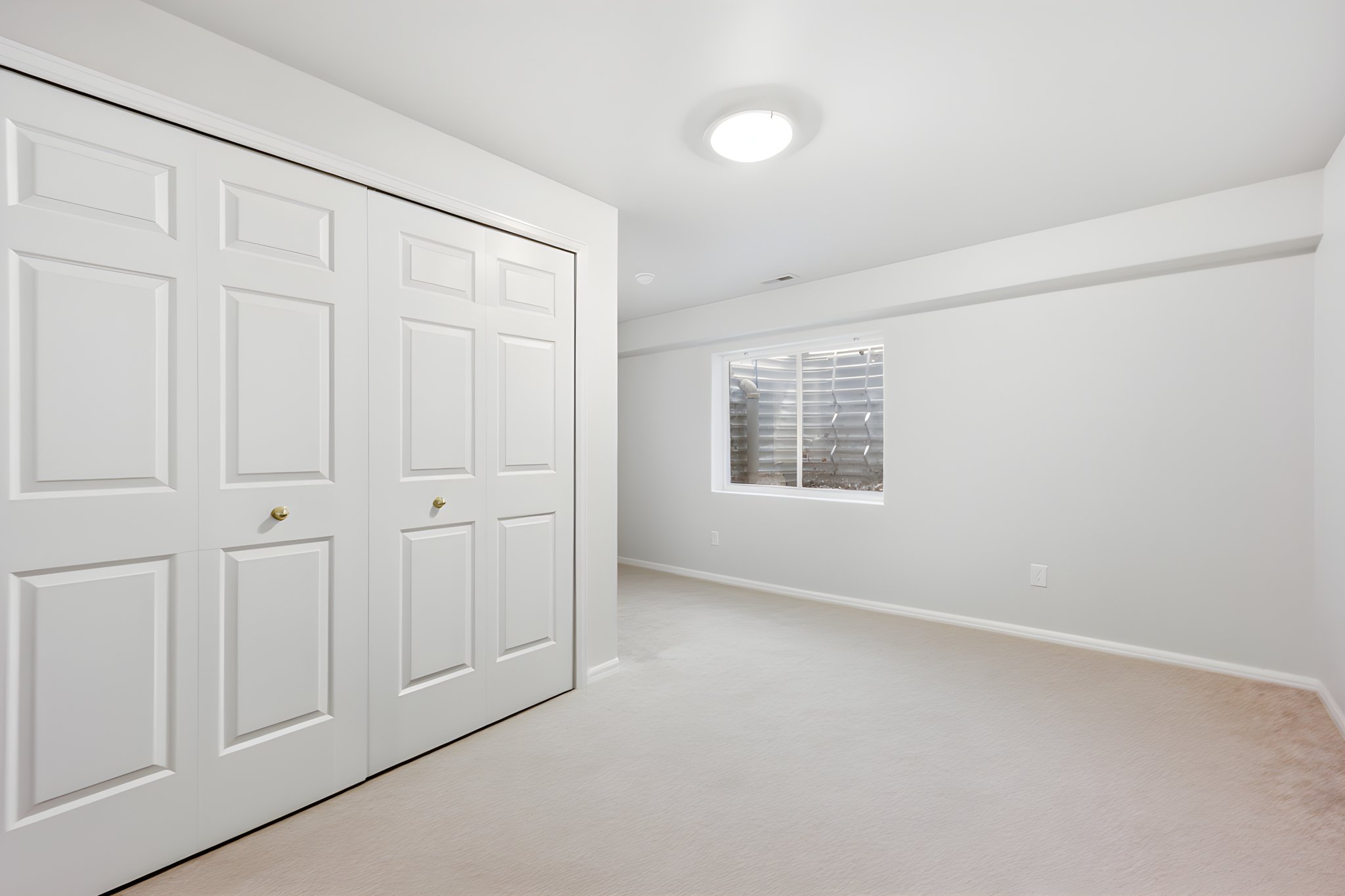 VIBE0878 furniture removed.jpeg