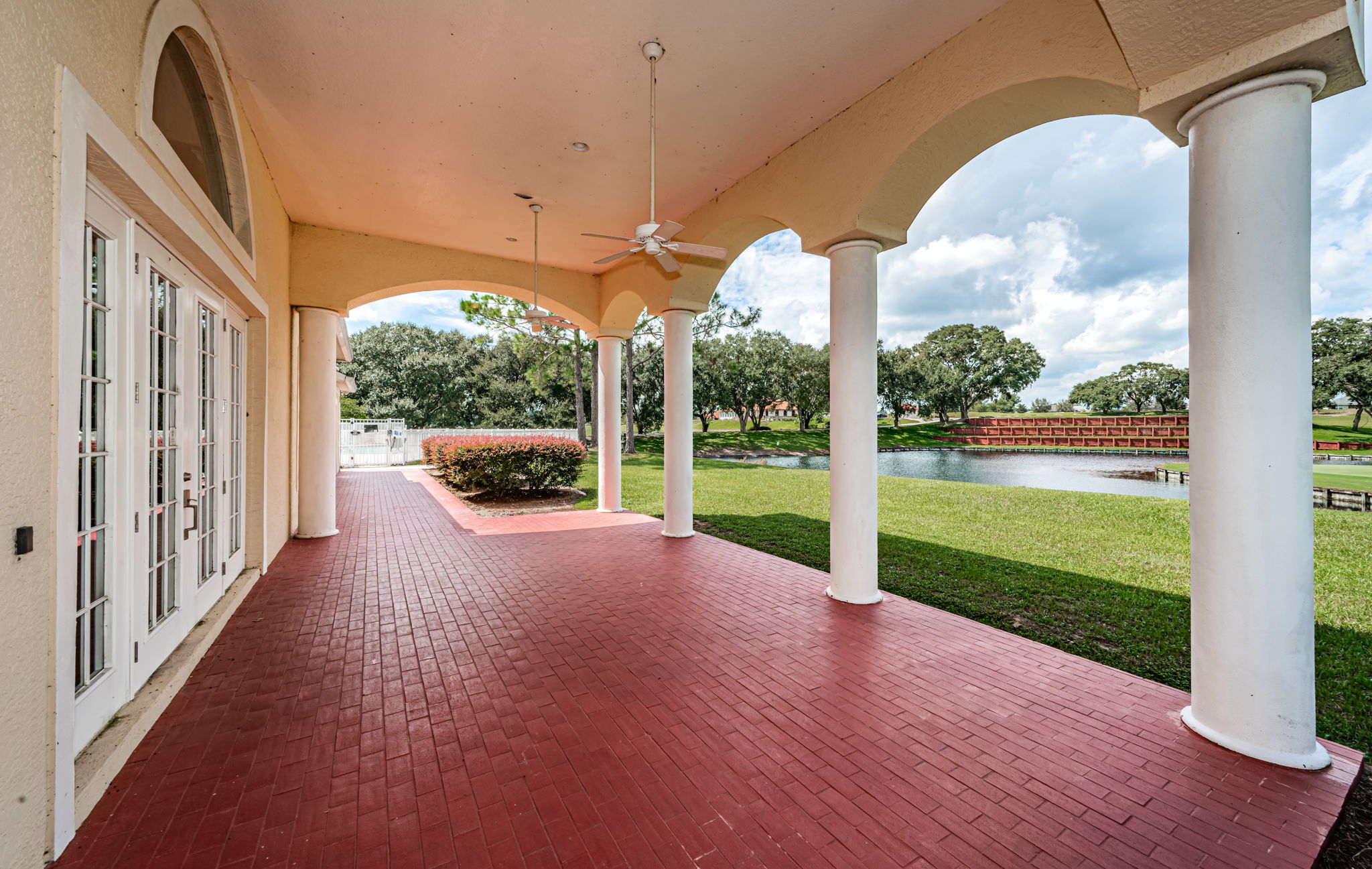 10-Clubhouse Patio