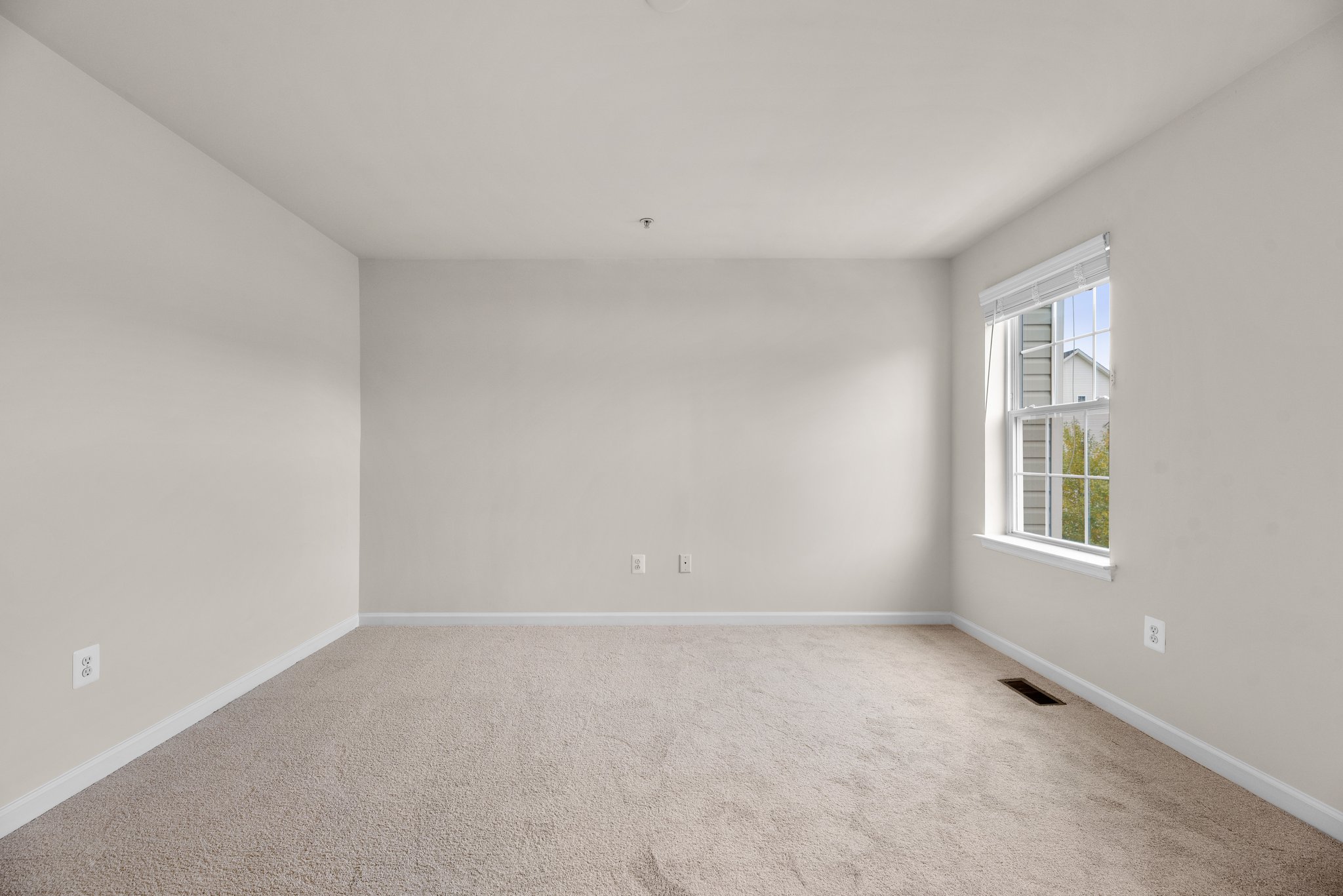 14. Upper bedroom.jpg