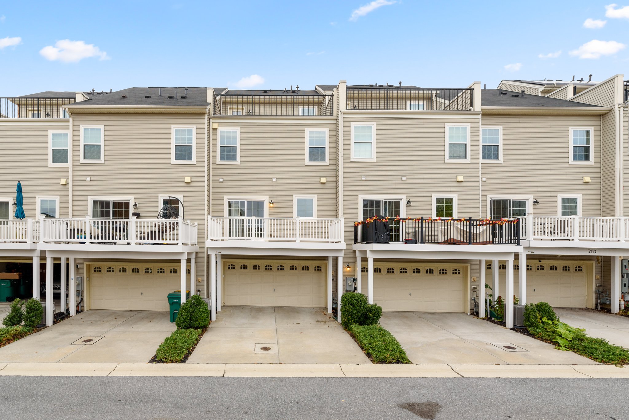 43. Back exterior.jpg