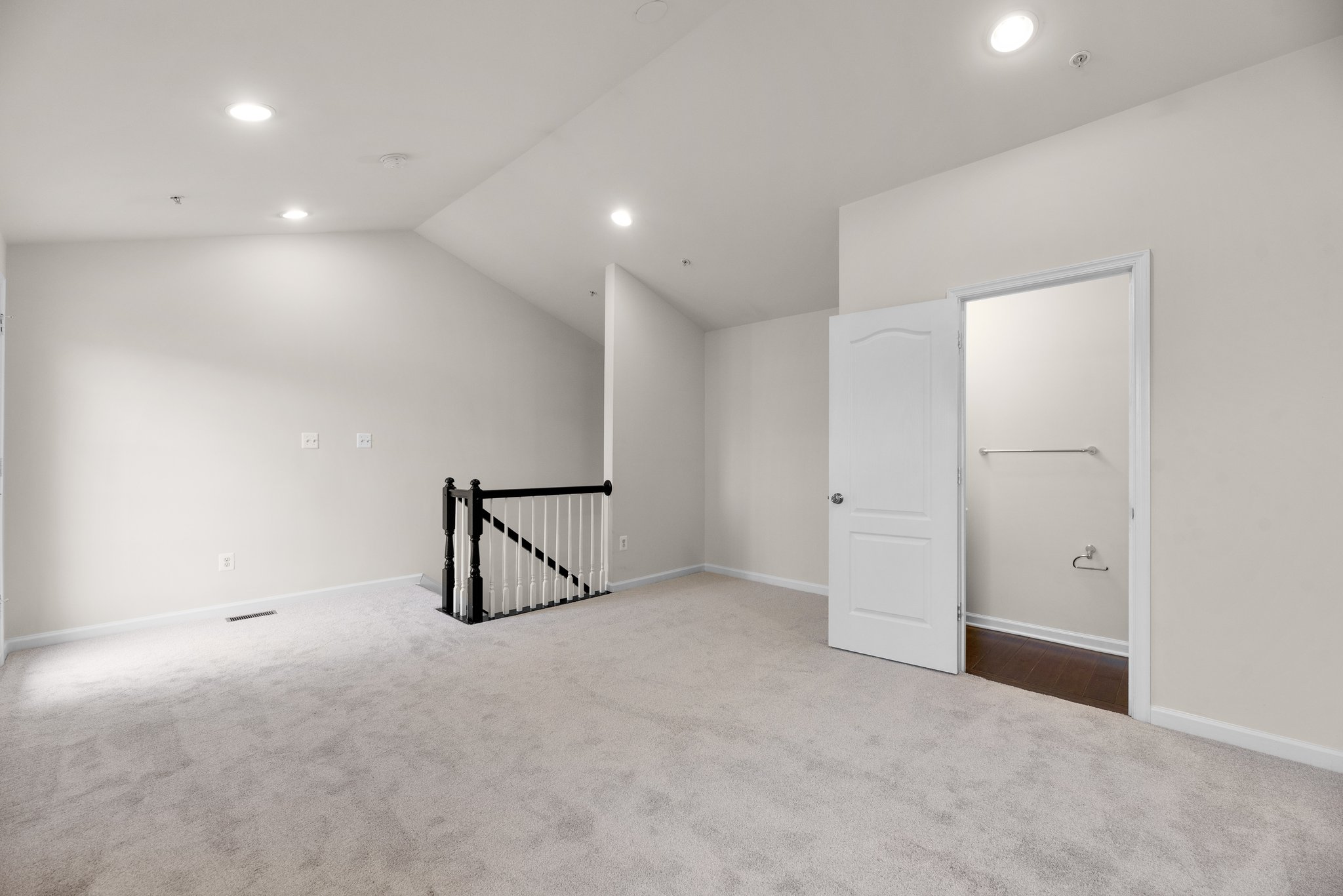 29. Upper bedroom.jpg