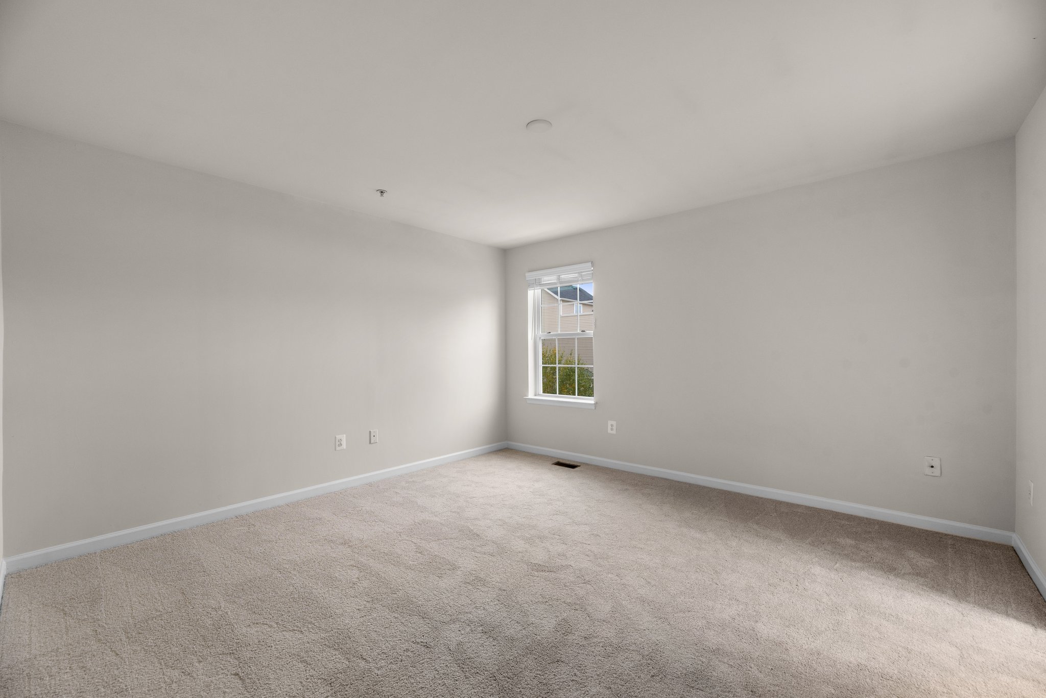 13. Upper bedroom.jpg