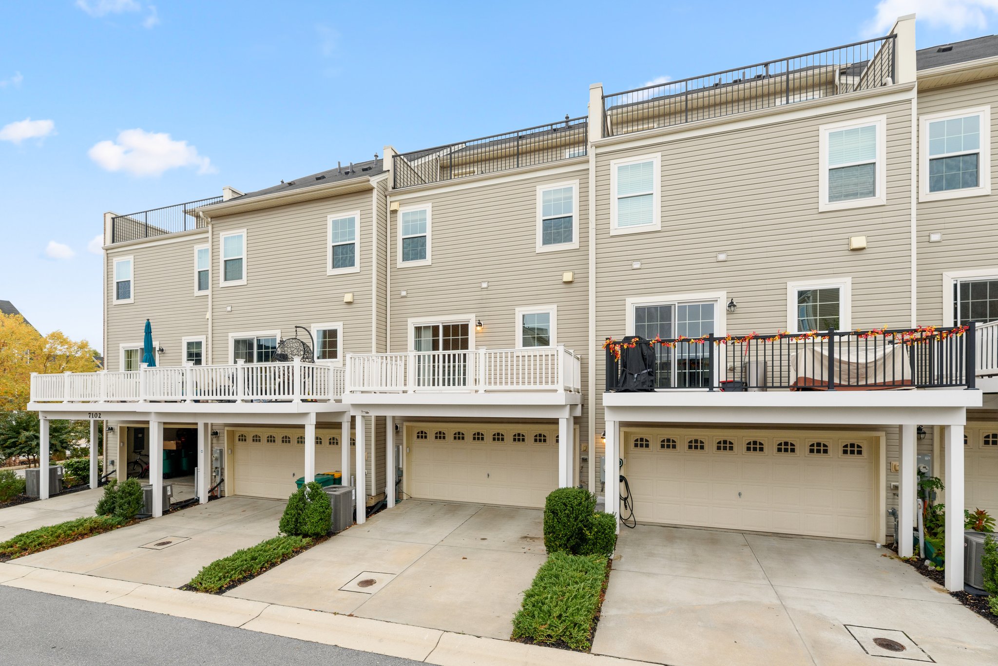 44. Back exterior.jpg