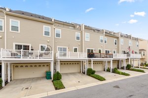 42. Back exterior.jpg