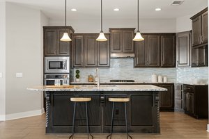 Kitchen/Breakfast Bar