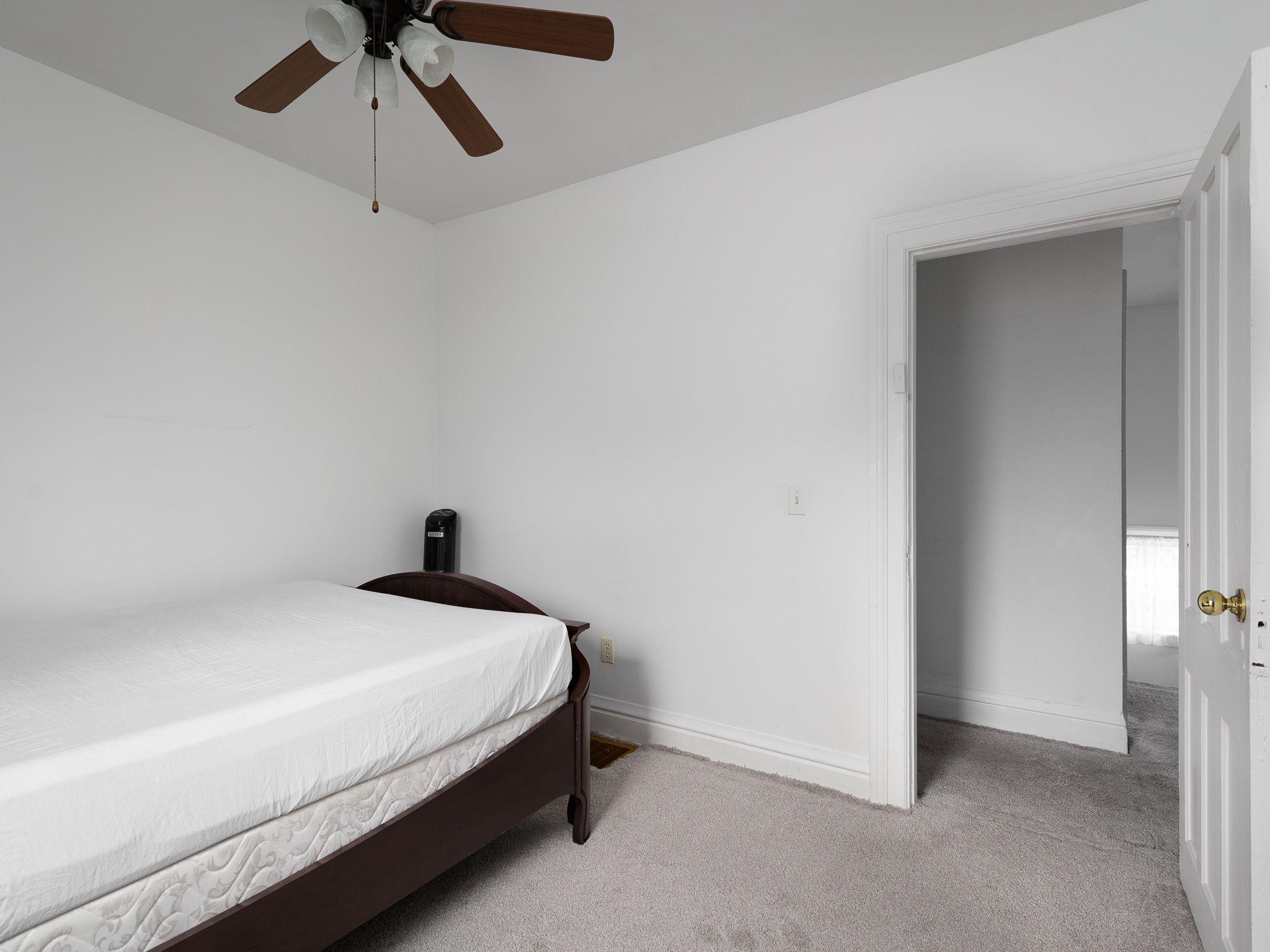 711 Cadwell St-25