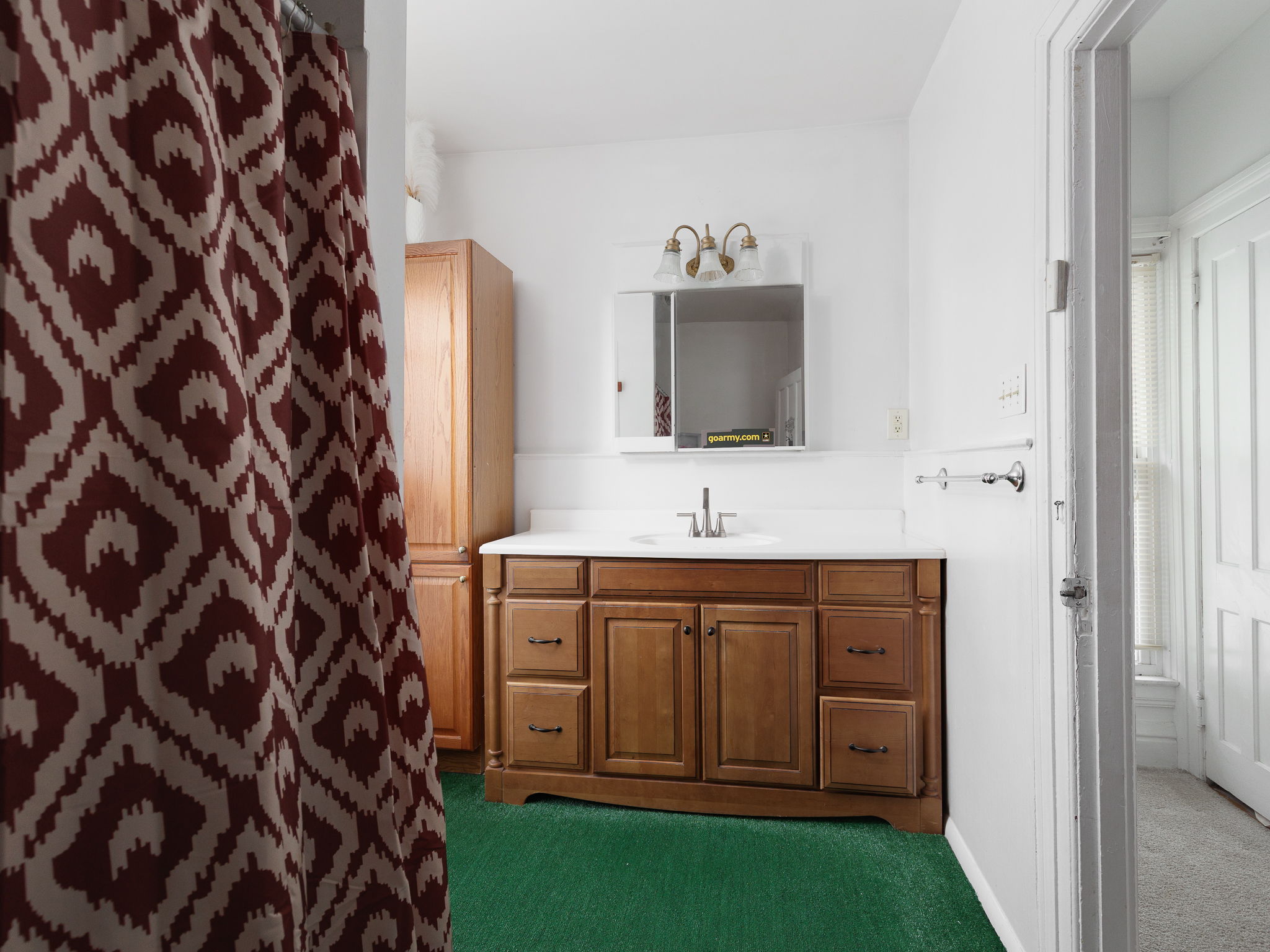 711 Cadwell St-29
