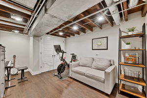 711 Custer Ave_025