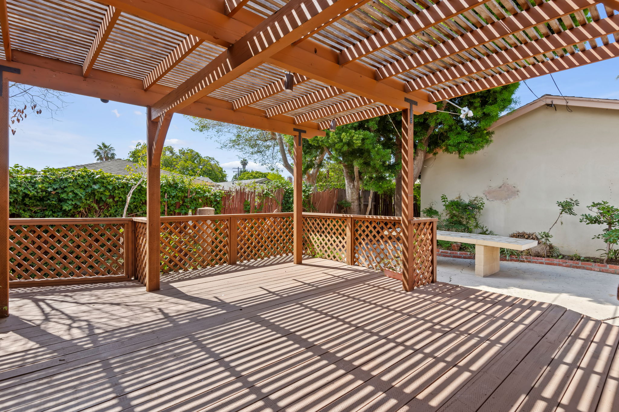 22 - Side Deck Patio