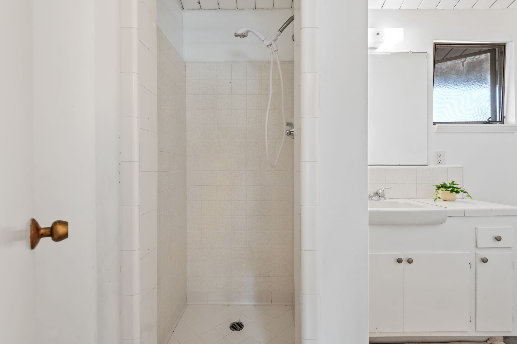 18 - Bathroom 2