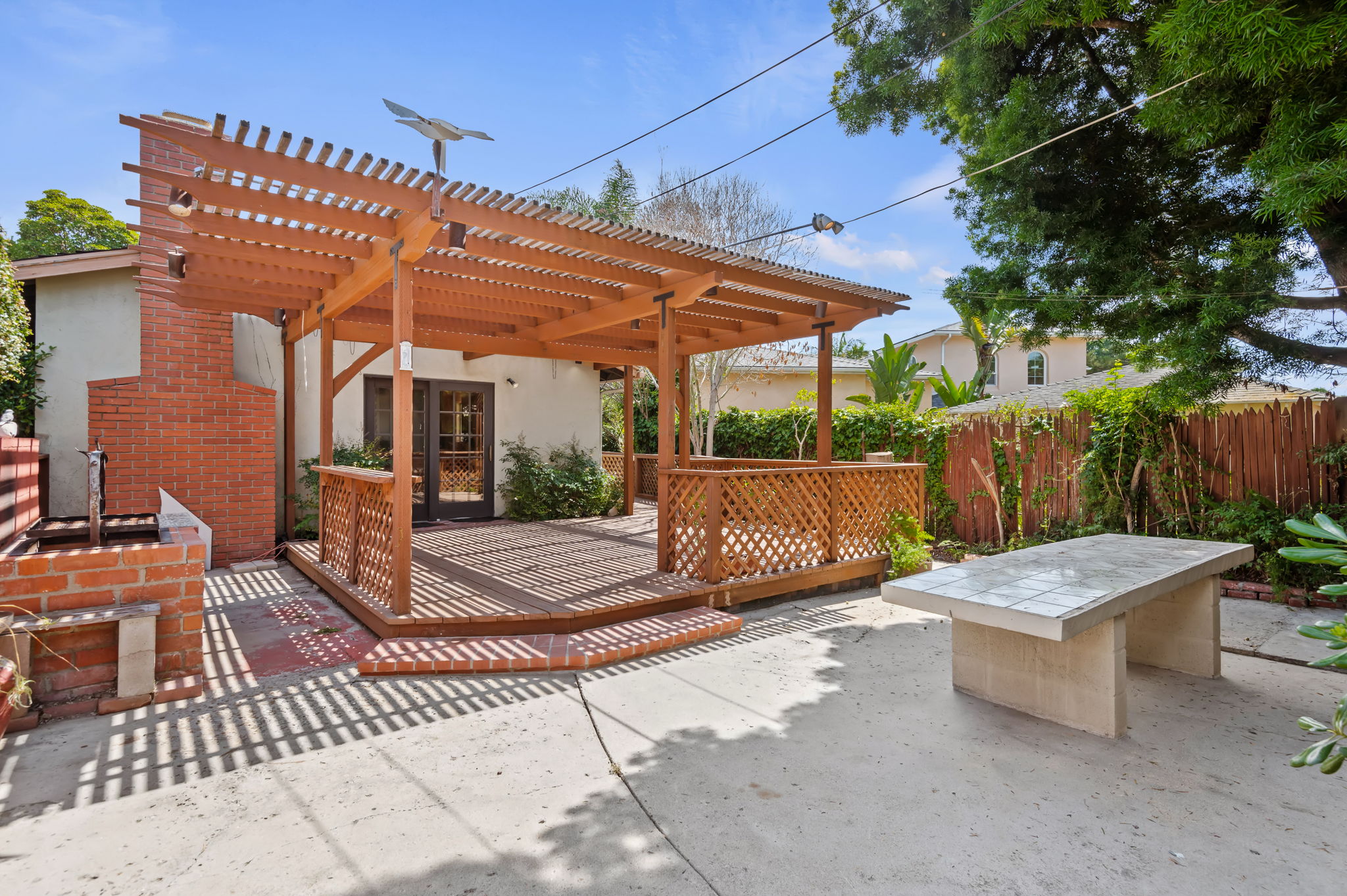 23 - Side Deck Patio
