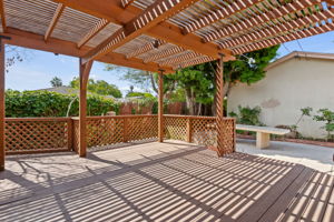 22 - Side Deck Patio