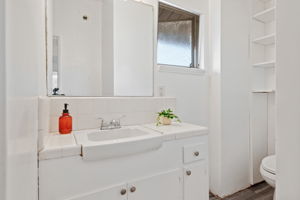 17 - Bathroom 2