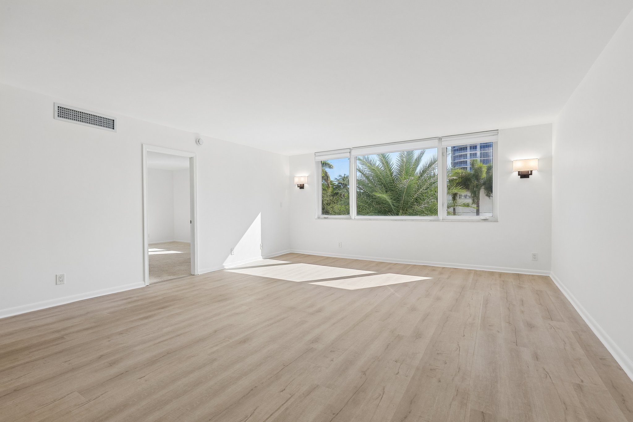 N Birch Rd 204-S1410-006.jpg