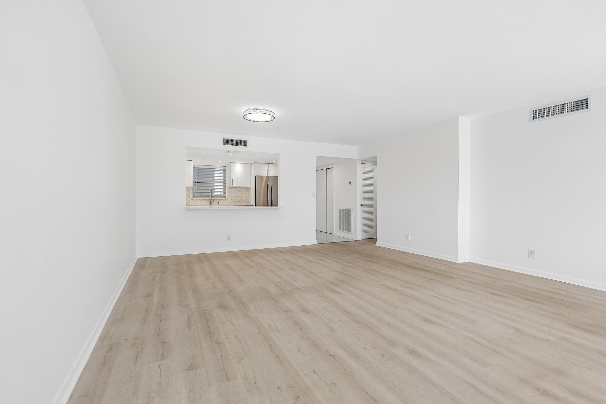 N Birch Rd 204-S1410-007.jpg