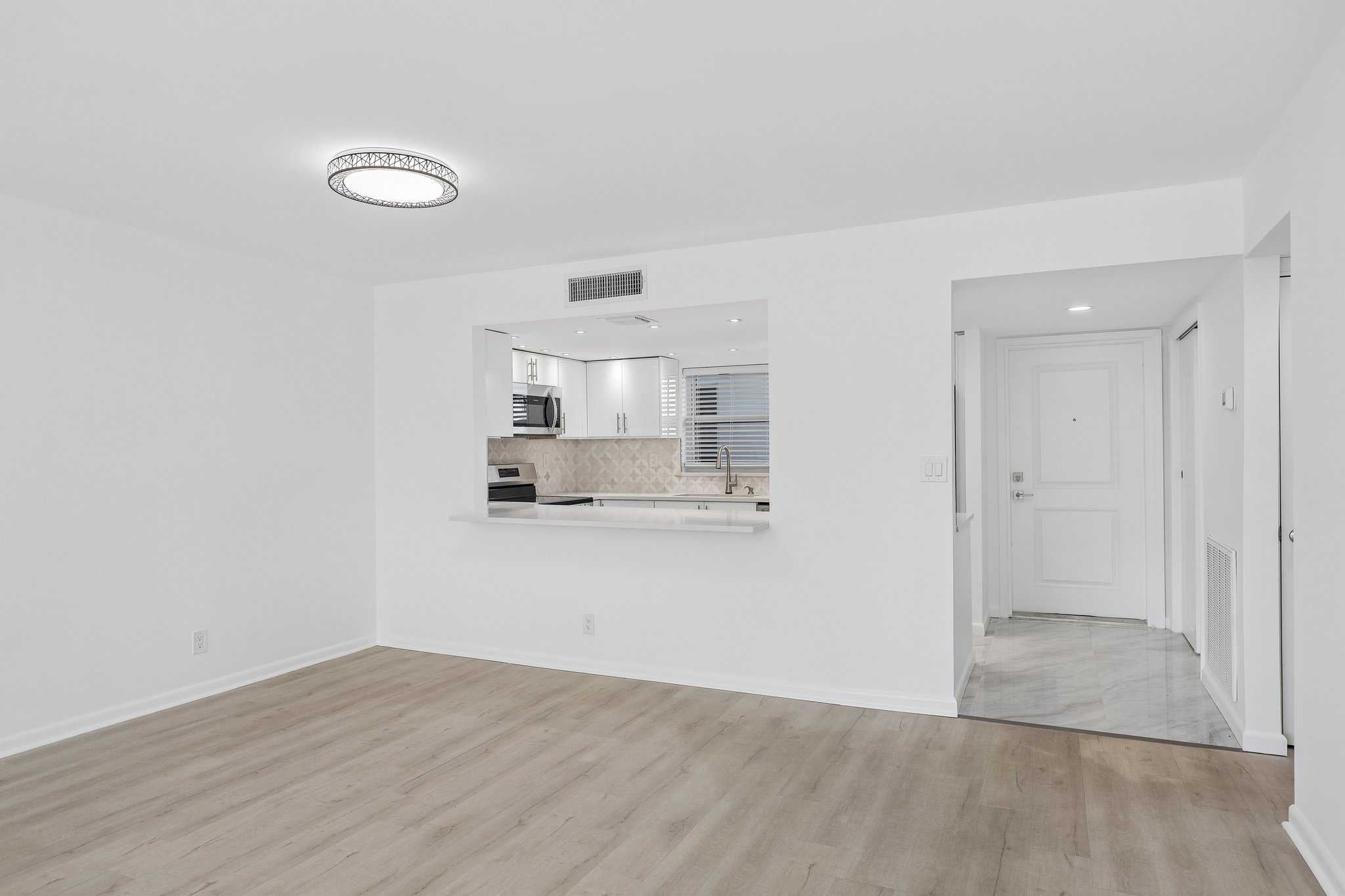 N Birch Rd 204-S1410-009.jpg