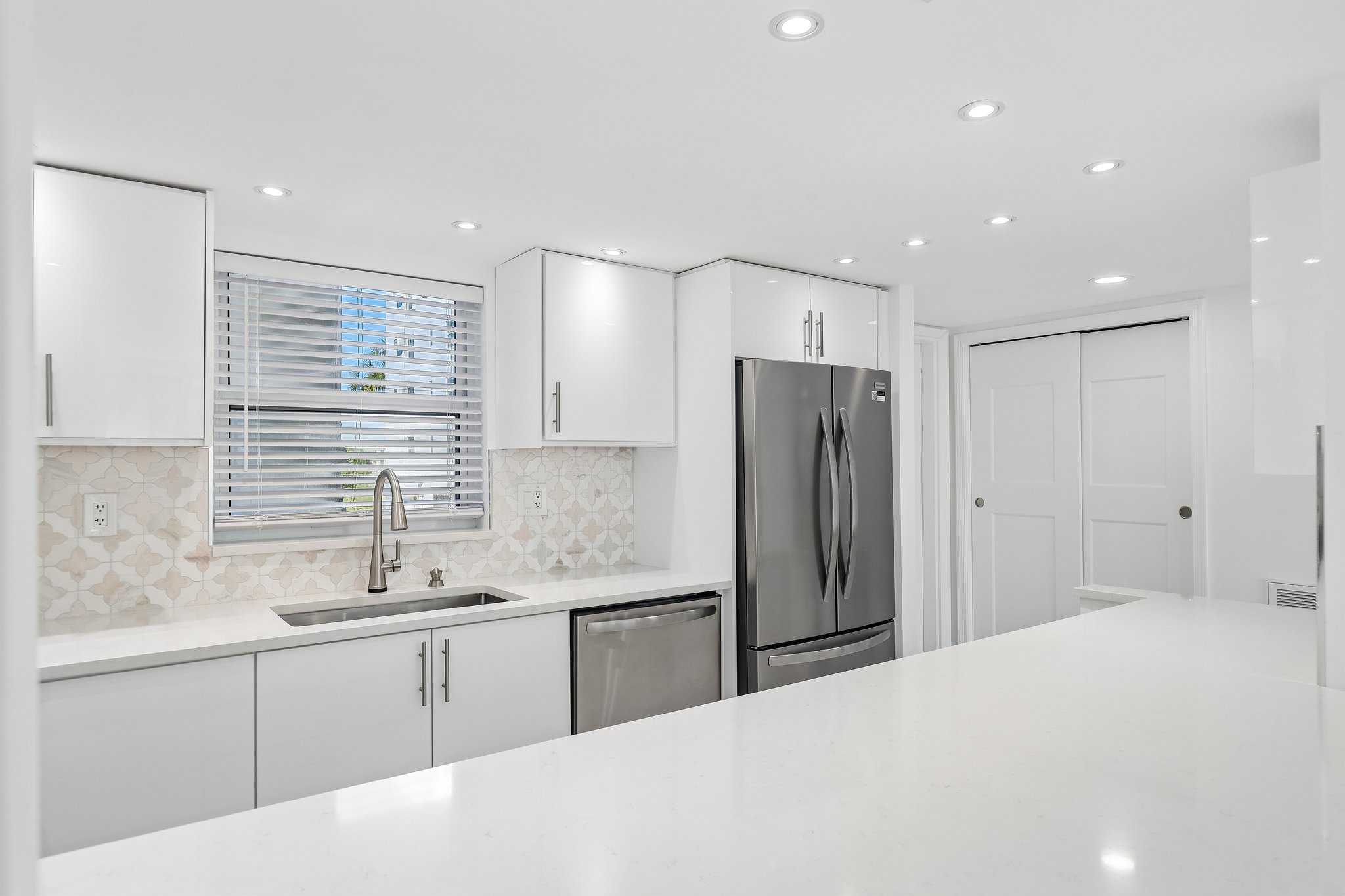 N Birch Rd 204-S1410-012.jpg