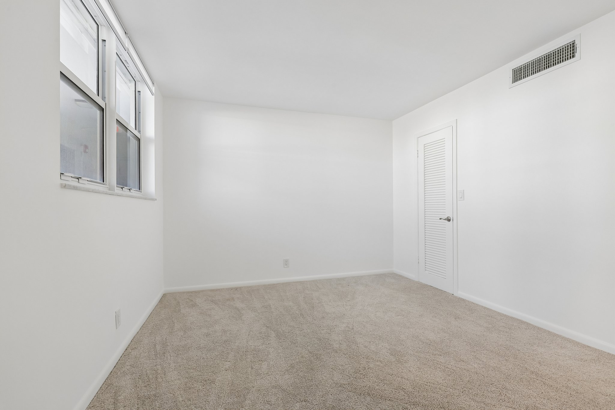N Birch Rd 204-S1410-014.jpg