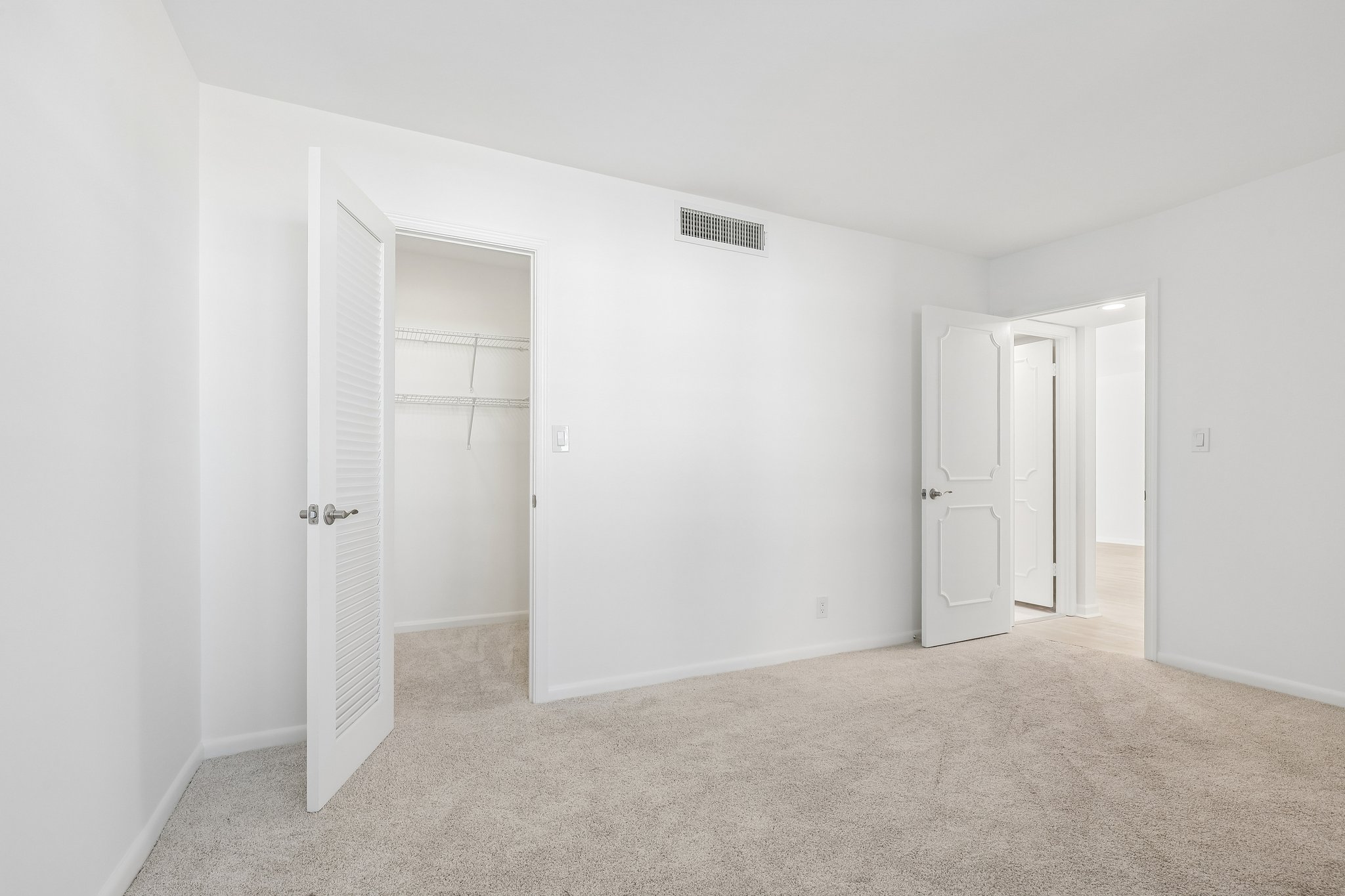N Birch Rd 204-S1410-015.jpg