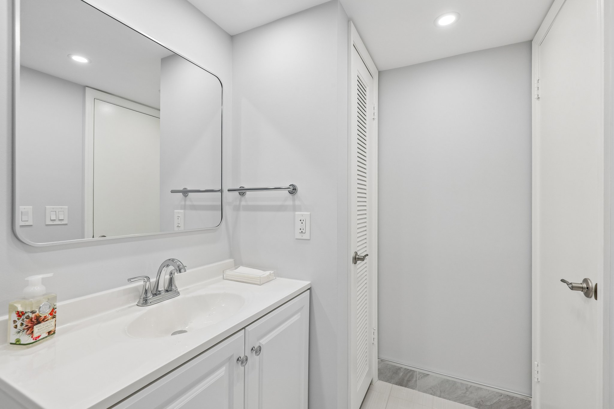N Birch Rd 204-S1410-019.jpg