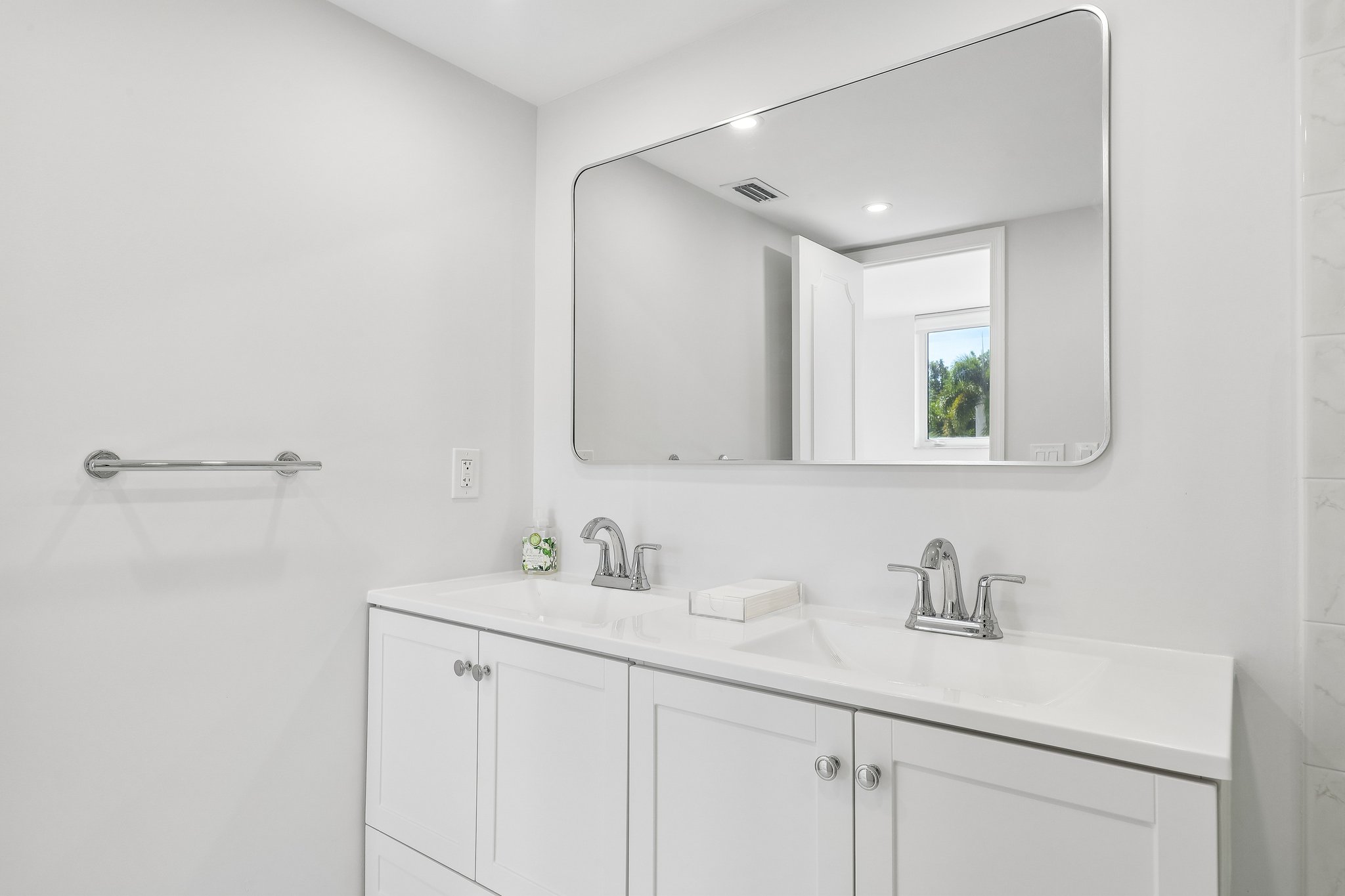 N Birch Rd 204-S1410-027.jpg