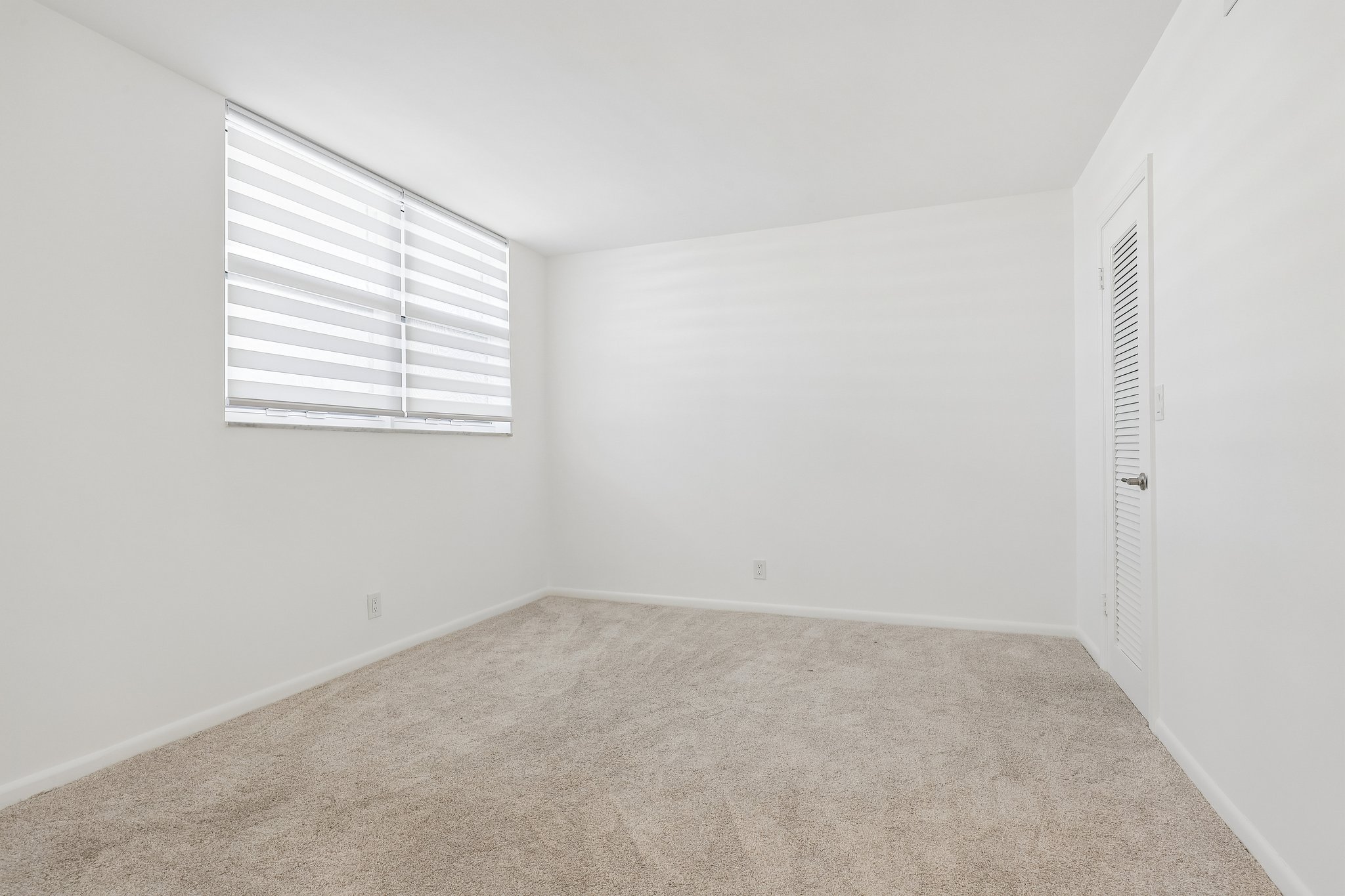 N Birch Rd 204-S1410-030.jpg