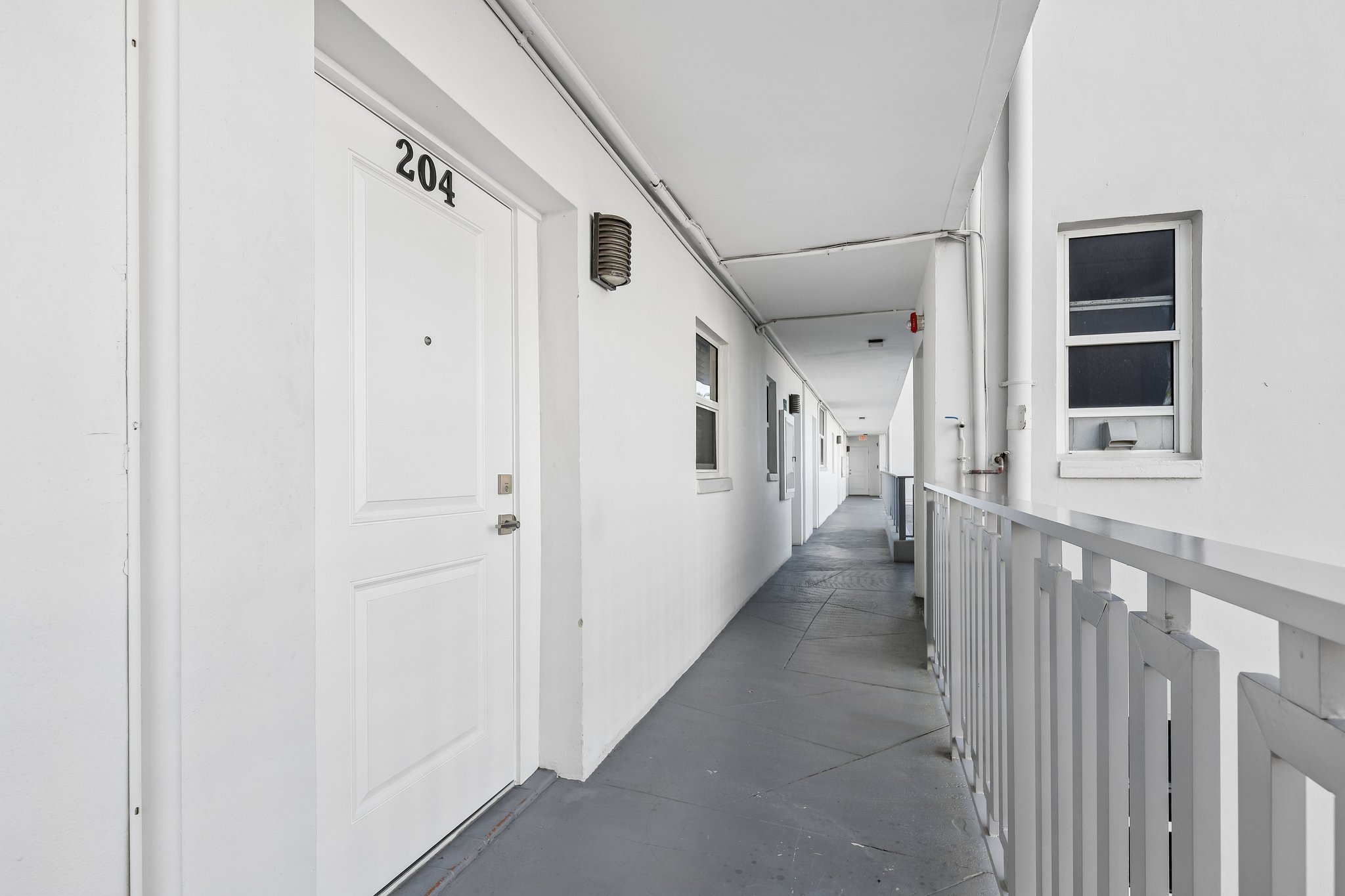 N Birch Rd 204-S1410-031.jpg