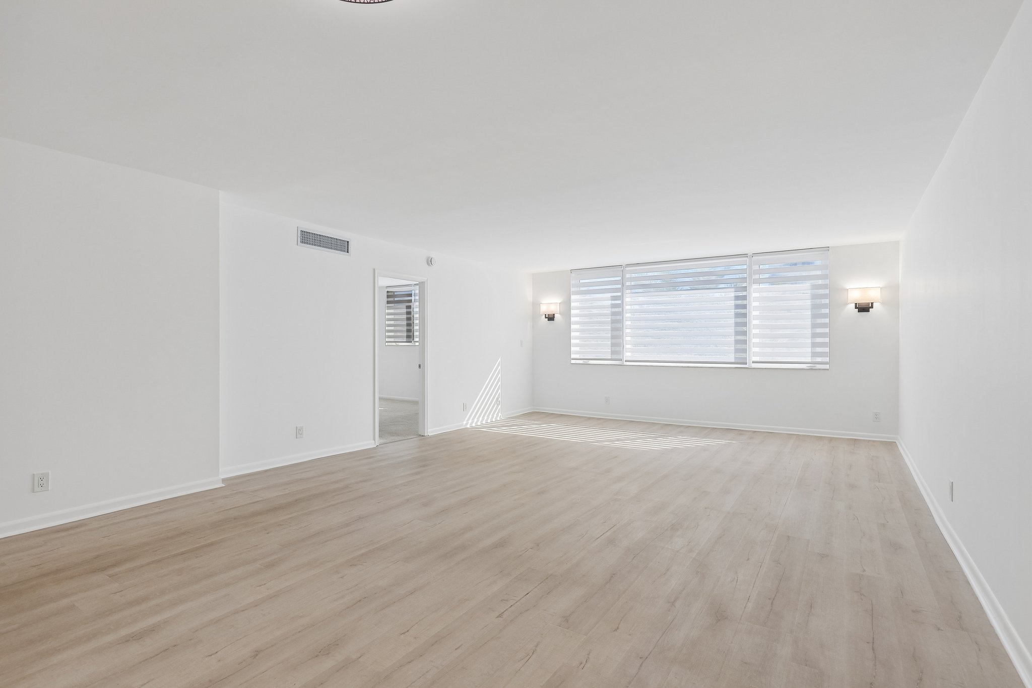 N Birch Rd 204-S1410-032.jpg