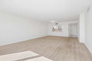 N Birch Rd 204-S1410-008.jpg