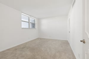N Birch Rd 204-S1410-013.jpg