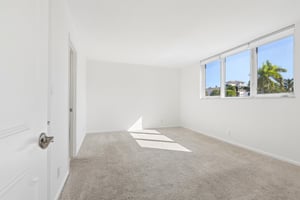N Birch Rd 204-S1410-020.jpg