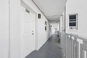 N Birch Rd 204-S1410-031.jpg