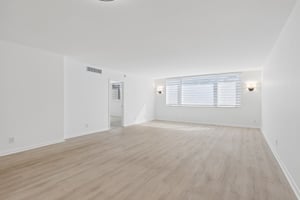 N Birch Rd 204-S1410-032.jpg