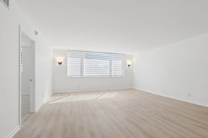 N Birch Rd 204-S1410-033.jpg