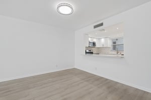 N Birch Rd 204-S1410-034.jpg