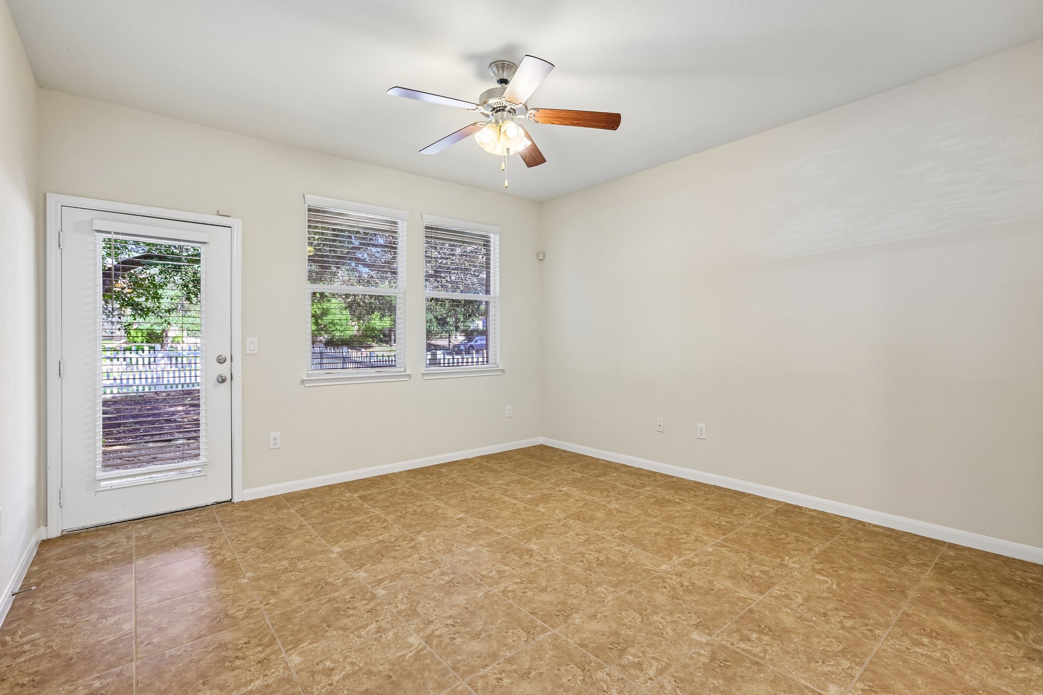 Rolling Oak Dr 100-S2605-006.jpg